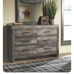 Wynnlow Rustic 6 Drawer Dresser