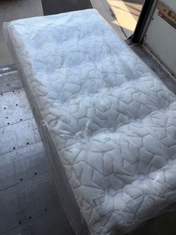 Twin size bed mattress king koil modern luxury euro top luxury firm button top Stearns & foster purple beautyrest black world class saatva avocado Tem