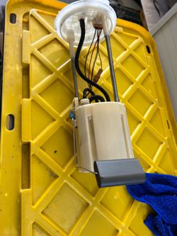 Gas pump. Ram 1500  v6 3.6 L     2012
