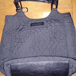 Bisou Bisou black quilted handbag 11" x 15"
Stylish black quilted bag by Bisou Bisou. Bag has cool floral quilted pattern. Black faux leather accents 