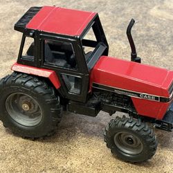 ERTL Case International 1:32 Scale Tractor
