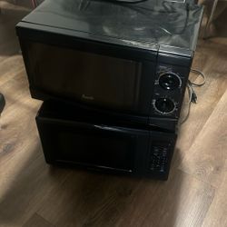 4 Small Microwaves (Make An Offer 