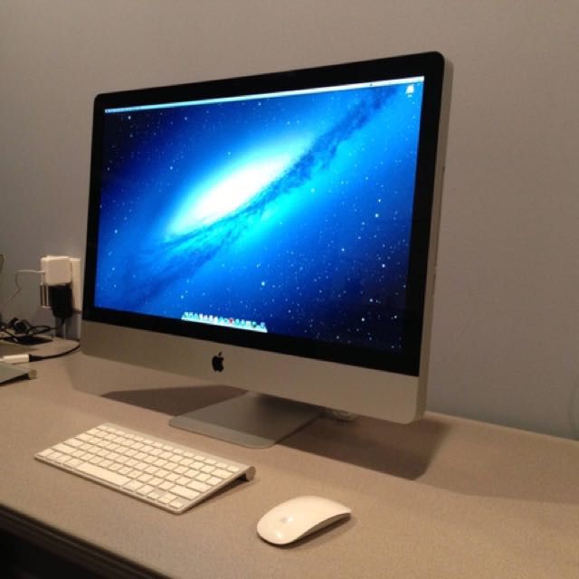 2010 iMac 27 inch 2.66Ghz i5 8GB Memory 1TB Hard Drive Apple wireless keyboard and mouse