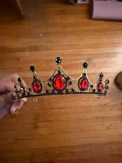 Crown - Red/Black