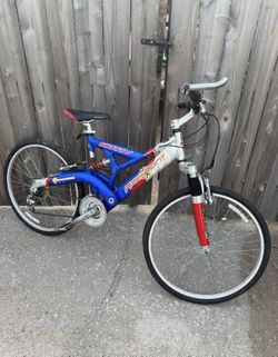 Motiv Rockpoint Bicycle Mountain Bike adult MTB, 26" wheels, 24 gears.