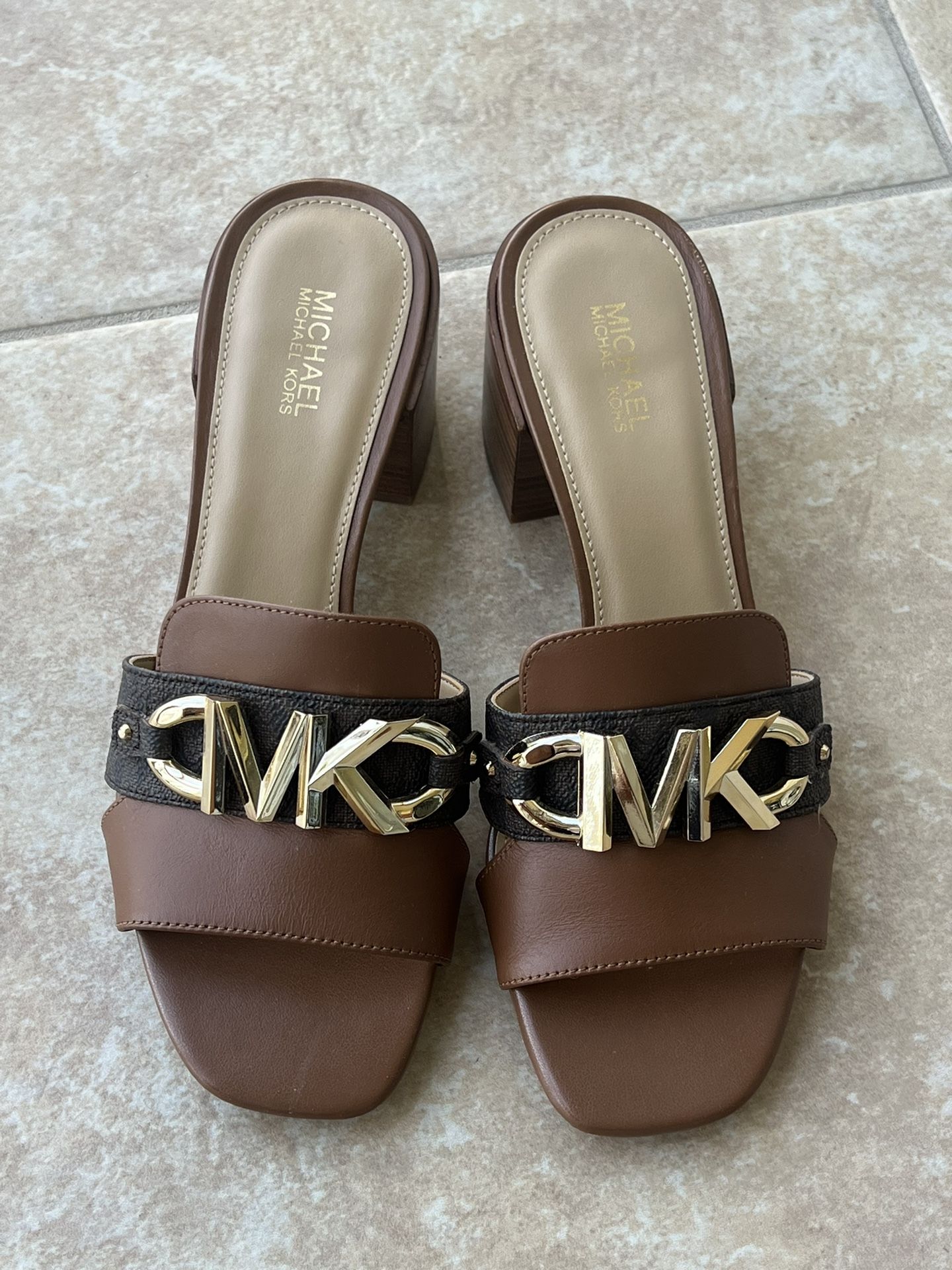 Michael Kors Izzy Mule in Brown leather Sandals Size 5.5