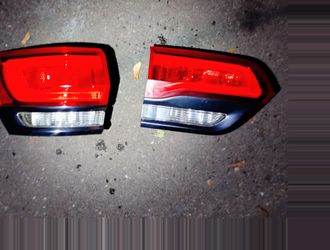 2017 Jeep Grand Cherokee tail lights