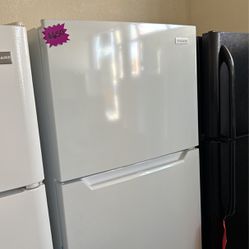 New Frigidaire. Apartment Side. 18 Cubic Feet 
