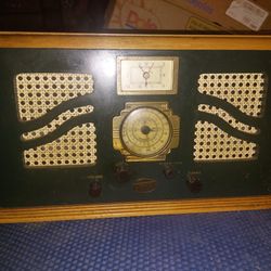 This Is A Old Radio Havana B(contact info removed)