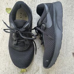 Nike Tanjun Running Shoe, Black men’s size 8