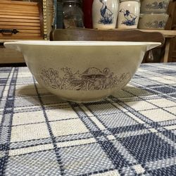 Vintage Pyrex # 442 Forest Fancies Cinderella Bowl 