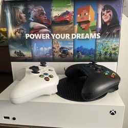 XBOX SERIES S……BARELY USED,ONLY HAD FOR MONTH….COMES WITH EXTRA CONTROLLER….NBA 2k26…..MADDEN 26