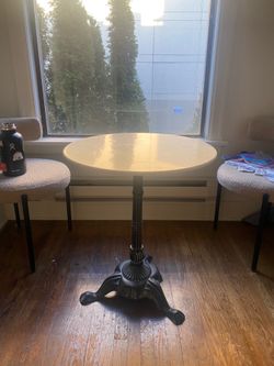 World market marble cafe table PICKUP IN LQA/ BELLTOWN ONLY
