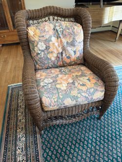 Ethan Allen Vintage Wicker Chair in Great Condition 33”w x 40”h x 40”d x 21”sd x 20”sh Smoke free household