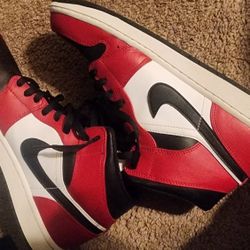 Jordan 1s Chicago Black Toes Mids 