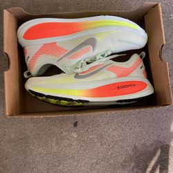 Nike 18  Vomero Barely Green Red Silver