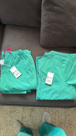 Figs men’s scrub set top and pants - new