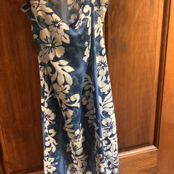 Woman’s Size Small 100% Polyester Summer Dress or Nightgown. East Dundee. Many More Items to Look at.