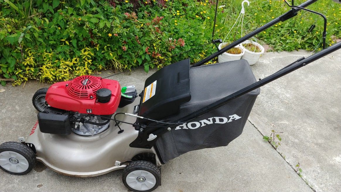 HRR216VKA Honda Lawn Mower for Sale in Edmonds, WA OfferUp
