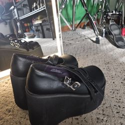 Kera-08 Demonia Women's 6.5