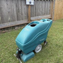 Tennant 1240 Self Contained Carpet Cleaner/Extractor