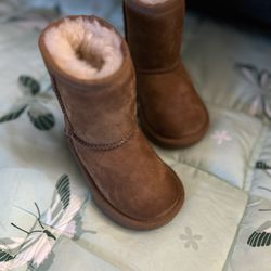 Brand New UGG SIZE 6 Toddler 