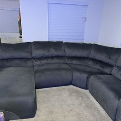 3 Piece Sectional With Recliners $700
