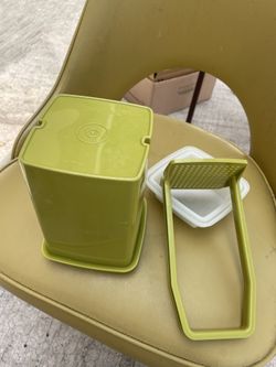 TUPPERWARE Pickle Container 