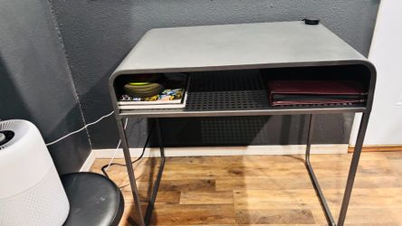 Escritorio de metal