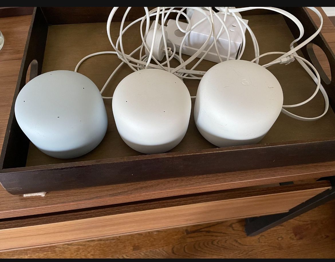 Google Nest Wifi w/ 2 Point And A Router