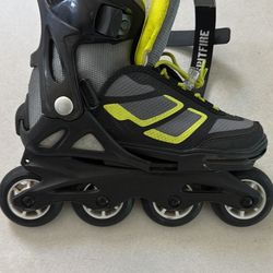 Kid roller skates