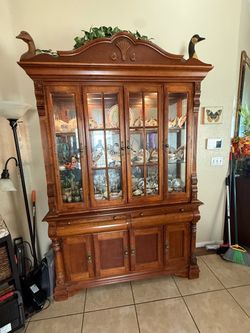 China Cabinet Hutch