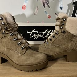 Winter/snow boots size 7