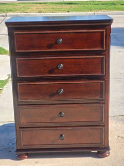 DRESSER