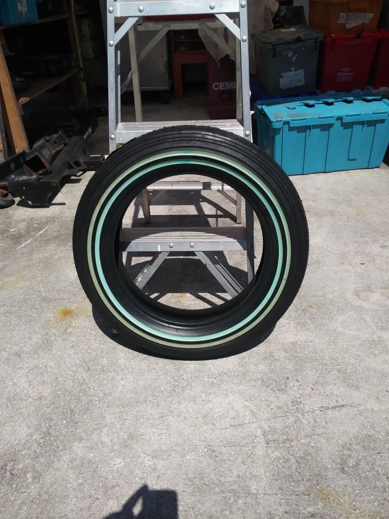 Double white wall motorcycle tire