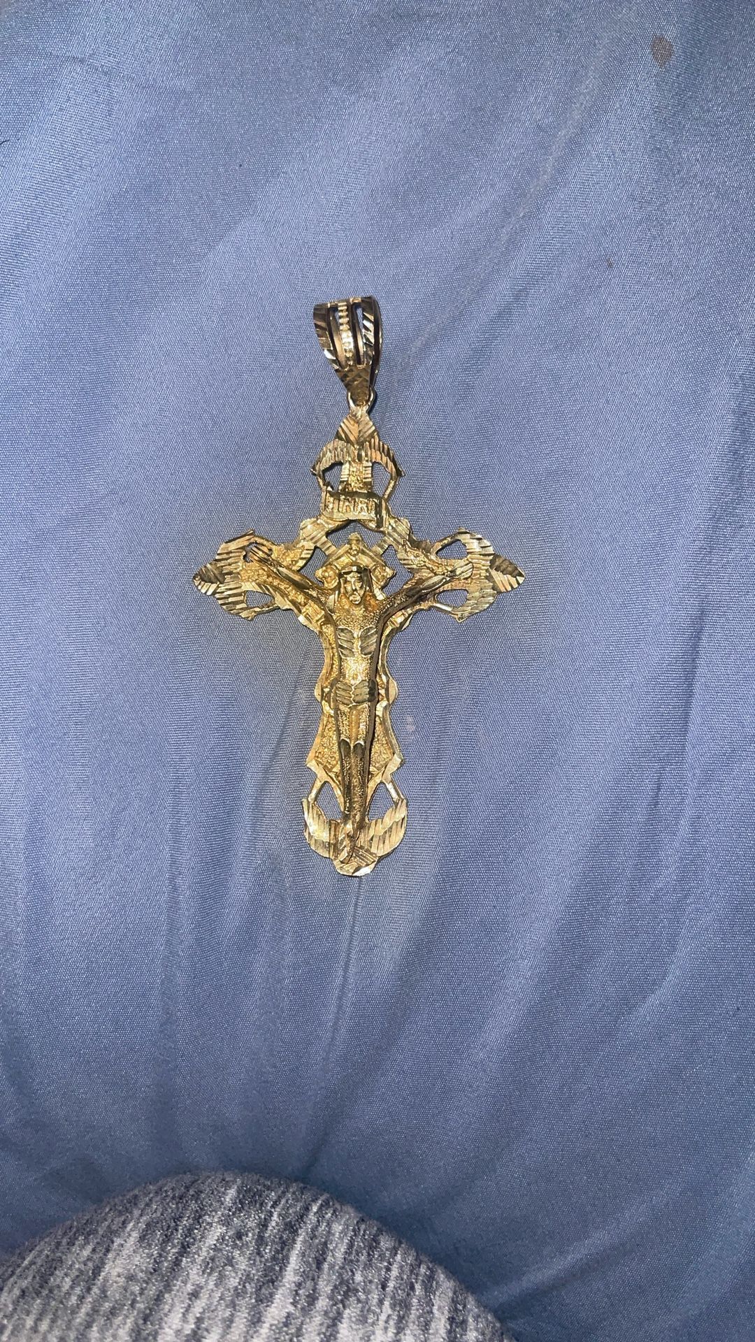 10 K Gold Pendant For Chain