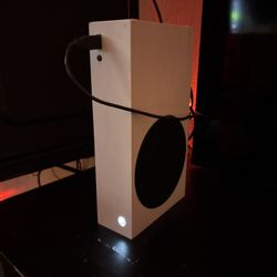 Xbox Series S Comes With 2 Controllers 