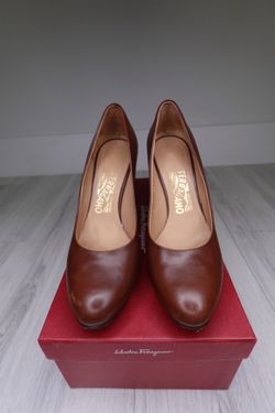 Brown Leather Ferragamo Pumps - Size 6.5
