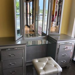 Vanity ‼️LIMITED OFFER‼️ Delivery and financing available. Ask for price. 