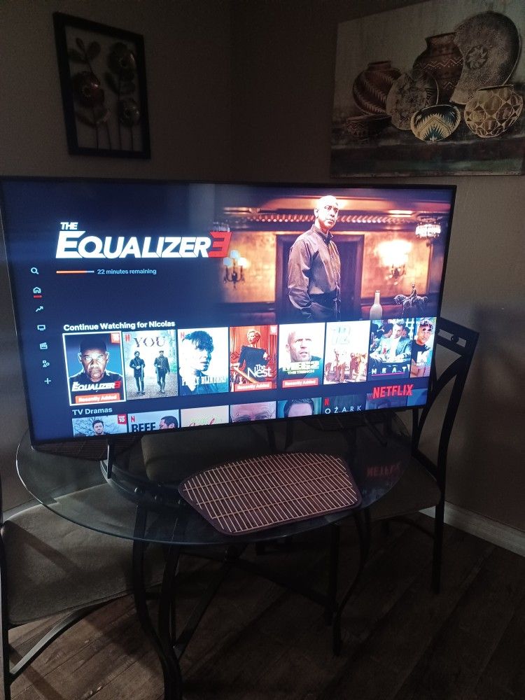 SAMSUNG TV 2021,50"SMART TV 4K SUPER THIN INTACT SCREEN INCLUDES POWER AND ORIGINAL CONTROL CABLE AND FURNITURE FEET