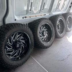 Set of 4 AXE Atlas wheels in excellent condition.