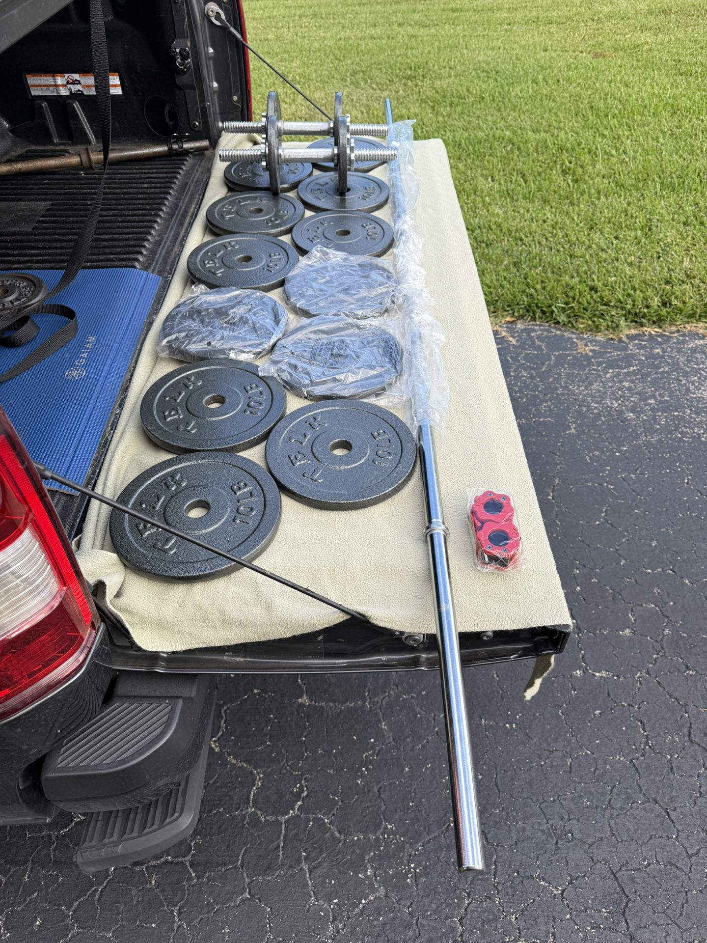 New 7’ Standard Barbell With Complete Set Of Weights, Quick Locking Collars, And Dumbbell Handles