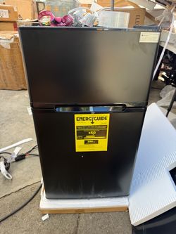 19 in. 3.2 cu. ft. Mini Refrigerator • in Black with Reversible Door, 3D Cooling and Removable Shelves