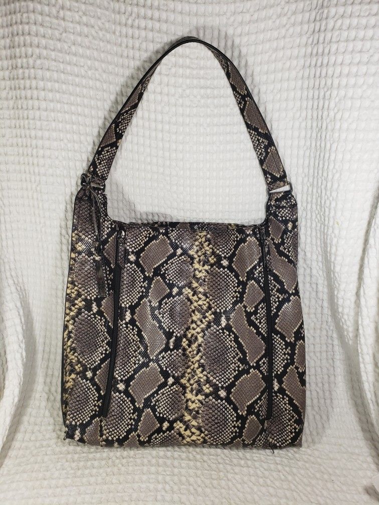 
Joe’s Jeans faux snakeskin hobo tote bag. Large and roomy! Great condition! Beautiful bag! 