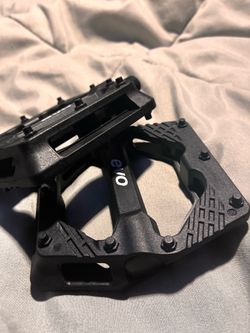 Bike pedals, new. evo black