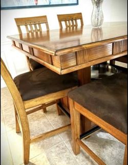 Ashley Furniture dining room table & 6 chairs