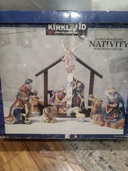 Kirkland Signature 12-Piece Porcelain Nativity Set