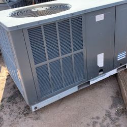 Heat Pump 2.5 Ton Works Good