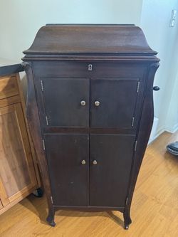 Antique Victrola Phonograph Cabinet