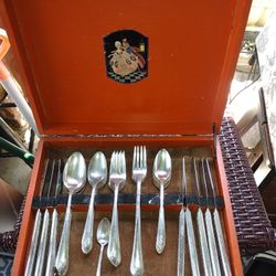 VINTAGE SILVERWARE SET BY W R ROGERS